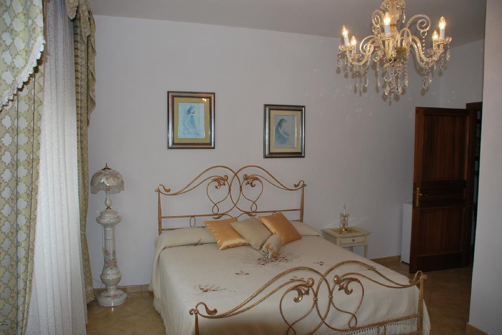 B&B La Rosa Antica Castro  Екстер'єр фото